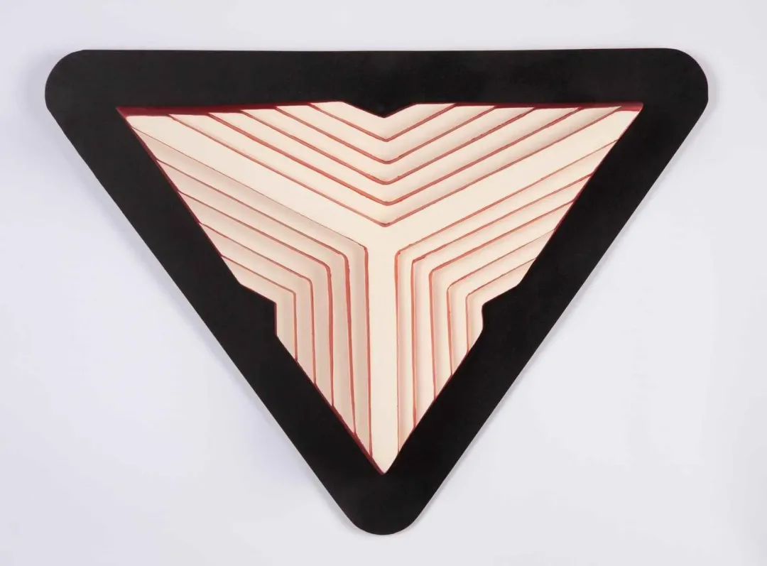 yakınlaştır "Katmanlar -detay" eseri AYŞE CANBOLAT tarafından 2018 yılında 57.5x43x9 cm ölçülerinde Kalıpla Şekillendirme tekniği ile yapılmıştır.