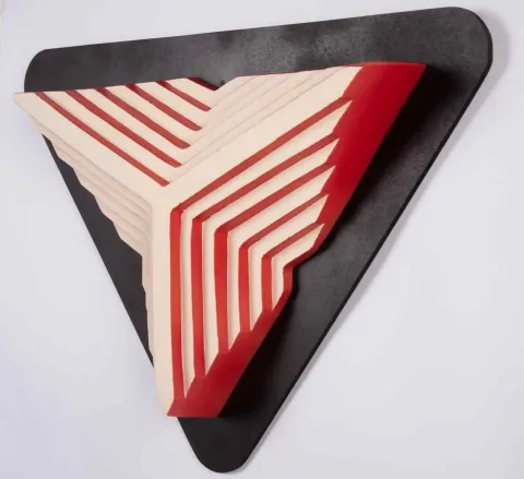 AYŞE CANBOLAT — “Katmanlar”, 2018 "Katmanlar" eseri AYŞE CANBOLAT tarafından 2018 yılında 57.5x43x9 cm ölçülerinde Kalıpla Şekillendirme tekniği ile yapılmıştır.