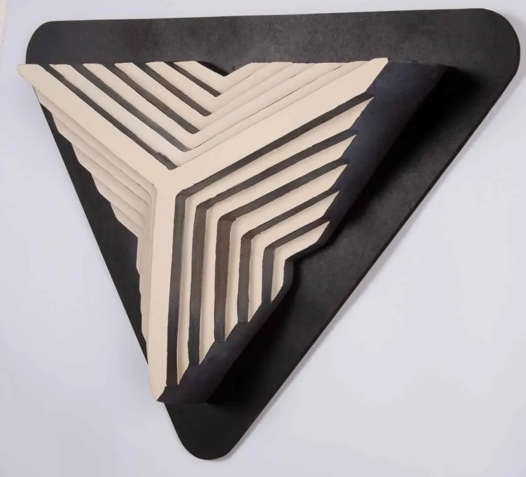 yakınlaştır "Katmanlar -detay" eseri AYŞE CANBOLAT tarafından 2018 yılında 57.5x43x9 cm ölçülerinde Kalıpla Şekillendirme tekniği ile yapılmıştır.