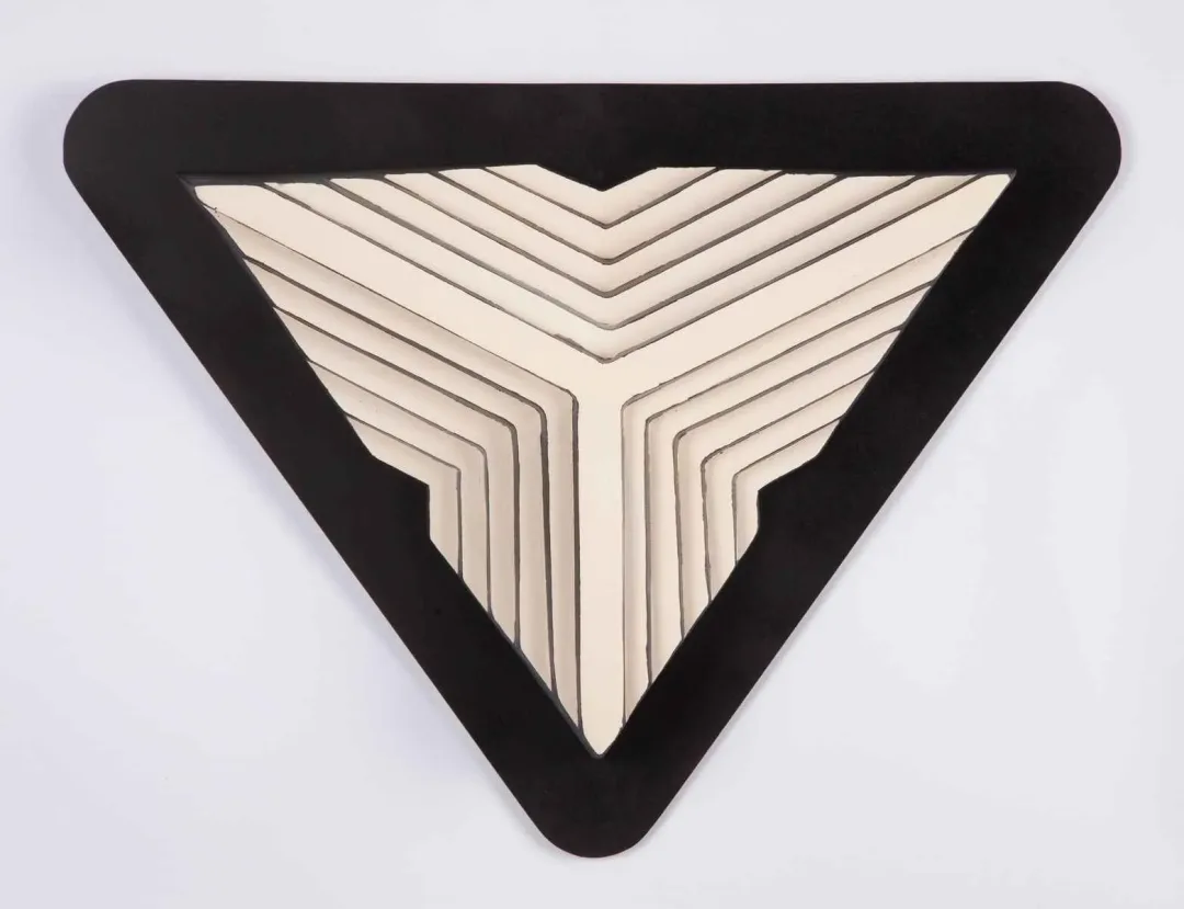 yakınlaştır "Katmanlar" eseri AYŞE CANBOLAT tarafından 2018 yılında 57.5x43x9 cm ölçülerinde Kalıpla Şekillendirme tekniği ile yapılmıştır.