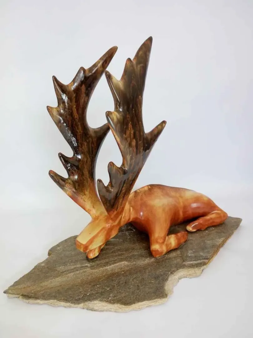 yakınlaştır "İsimsiz" eseri AYŞE ERGÜNER tarafından 2018 yılında 49x24x37 cm ölçülerinde Beyaz çamur sırlı pişirim 1040 °C Serbest elle şekillendirme tekniği ile yapılmıştır.