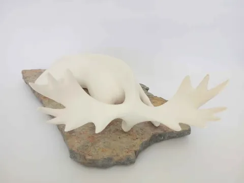 AYŞE ERGÜNER — “Untitled - İsimsiz”, 2015 "Untitled - İsimsiz" eseri AYŞE ERGÜNER tarafından 2015 yılında 49x28x14 cm ölçülerinde Beyaz çamur sırlı pişirim 1040 °C Serbest elle şekillendirme tekniği ile yapılmıştır.