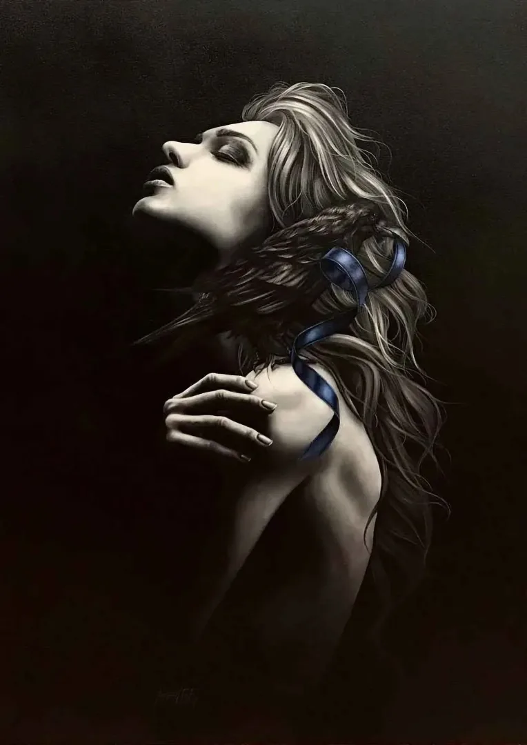 "Mavinin Gizemi" eseri BEHZAT FEYZULLAH tarafından 116x89 cm ölçülerinde Tuval üzeri yağlı boya tekniği ile yapılmıştır.