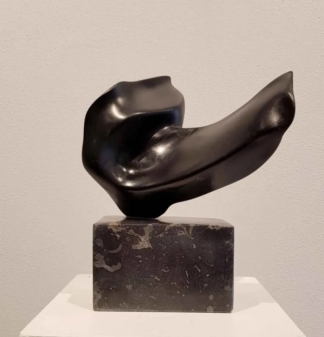 yakınlaştır "İsimsiz" eseri DEMET KAYA tarafından 2018 yılında 26x21x16 cm ölçülerinde Serpantin tekniği ile yapılmıştır.