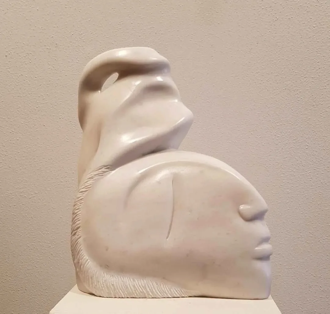 yakınlaştır "İsimsiz" eseri DEMET KAYA tarafından 2018 yılında 31x22x11 cm ölçülerinde Afyon Mermeri tekniği ile yapılmıştır.
