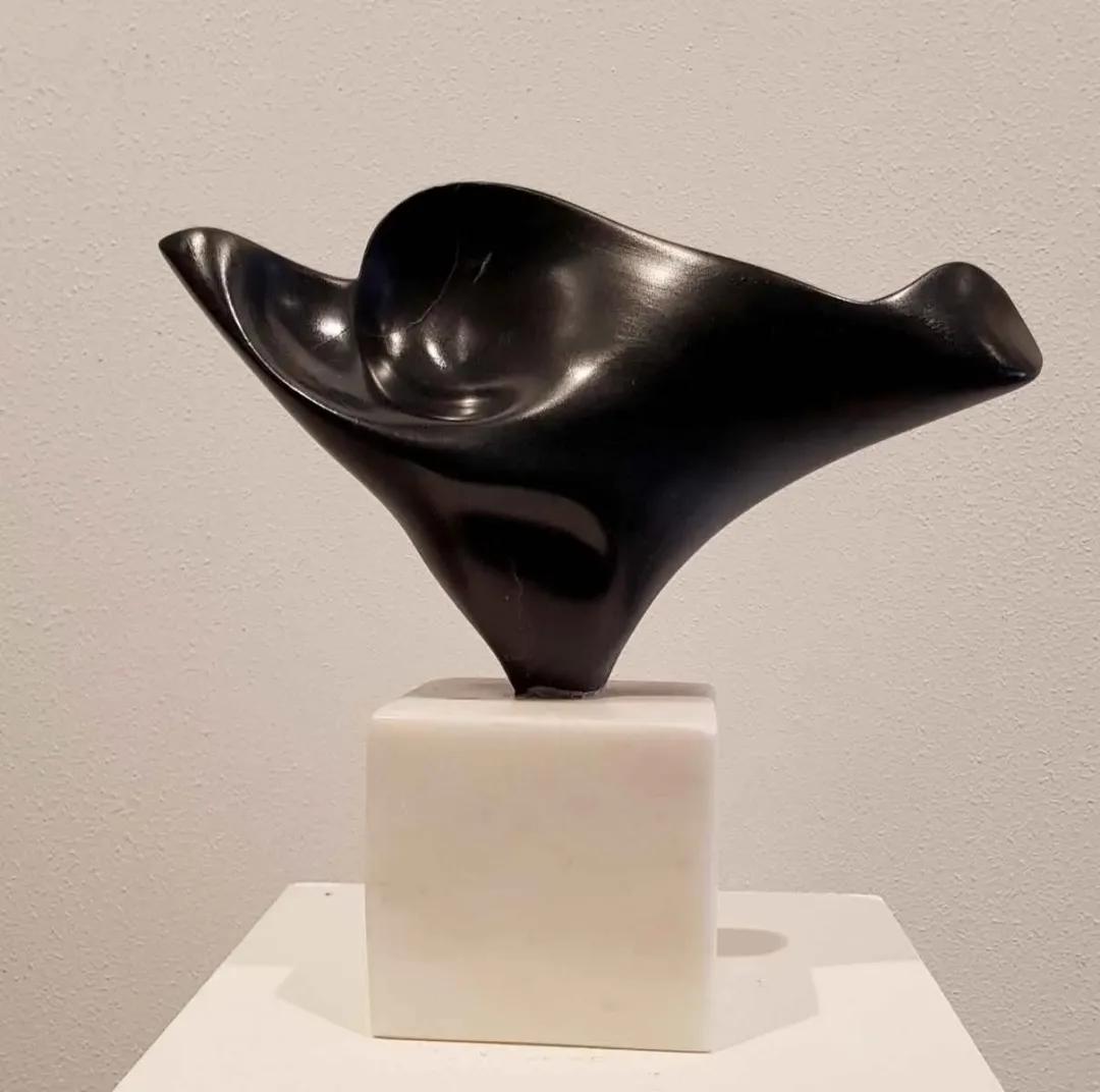 yakınlaştır "İsimsiz" eseri DEMET KAYA tarafından 2018 yılında 27x27x14 cm ölçülerinde Serpantin tekniği ile yapılmıştır.