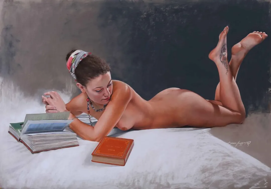 yakınlaştır "Okuyan Genç Kız" eseri HASAN SAYGIN tarafından 2017 yılında 70x100 cm ölçülerinde Pastel tekniği ile yapılmıştır.
