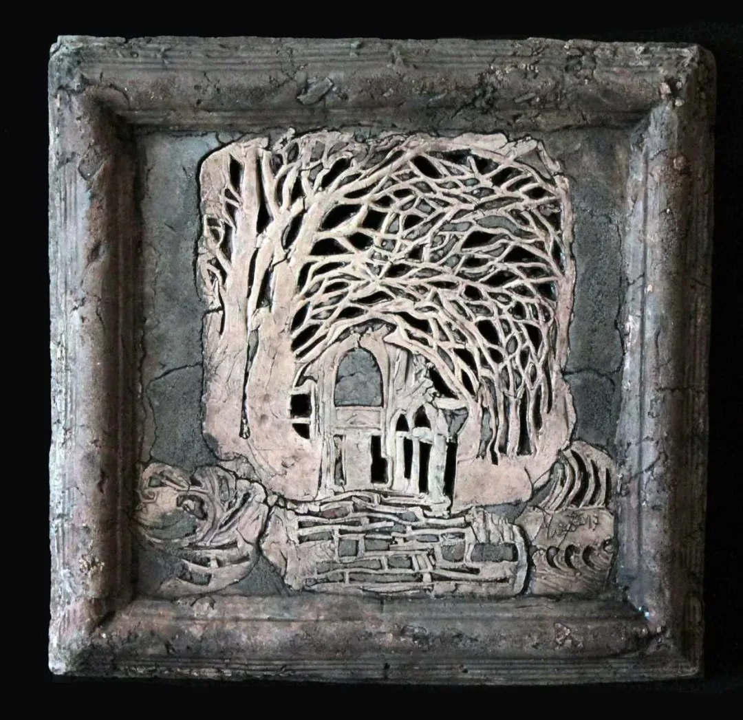 yakınlaştır "Dallar-2" eseri MİNE POYRAZ tarafından 2017 yılında 25x25 cm ölçülerinde Seramik Ajur Tekniği 1200 °C tekniği ile yapılmıştır.