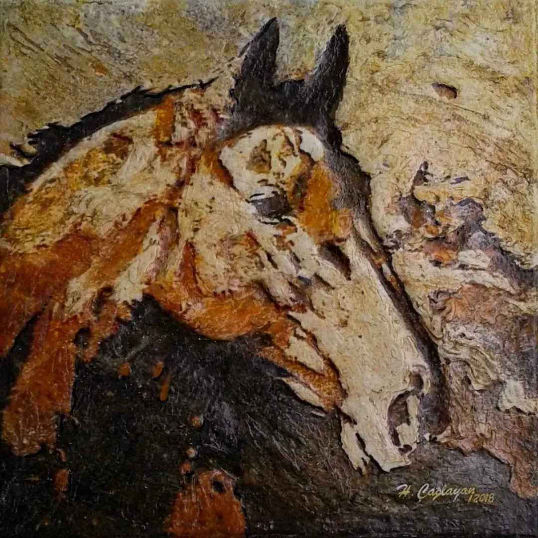 "At Portresi" eseri HASAN ÇAĞLAYAN tarafından 2018 yılında 25x25 cm ölçülerinde Tuval üzeri karışık teknik tekniği ile yapılmıştır.