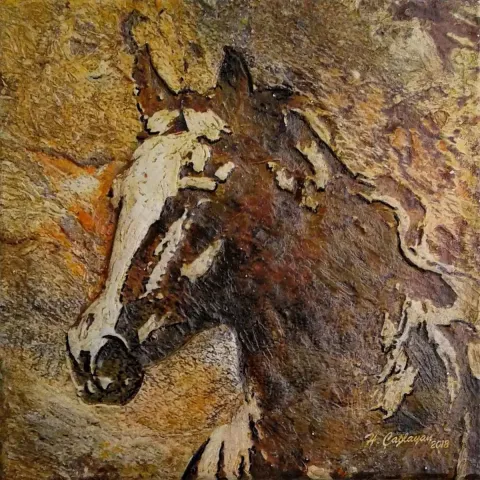 "At Portresi" eseri HASAN ÇAĞLAYAN tarafından 2018 yılında 25x25 cm ölçülerinde Tuval üzeri karışık teknik tekniği ile yapılmıştır.