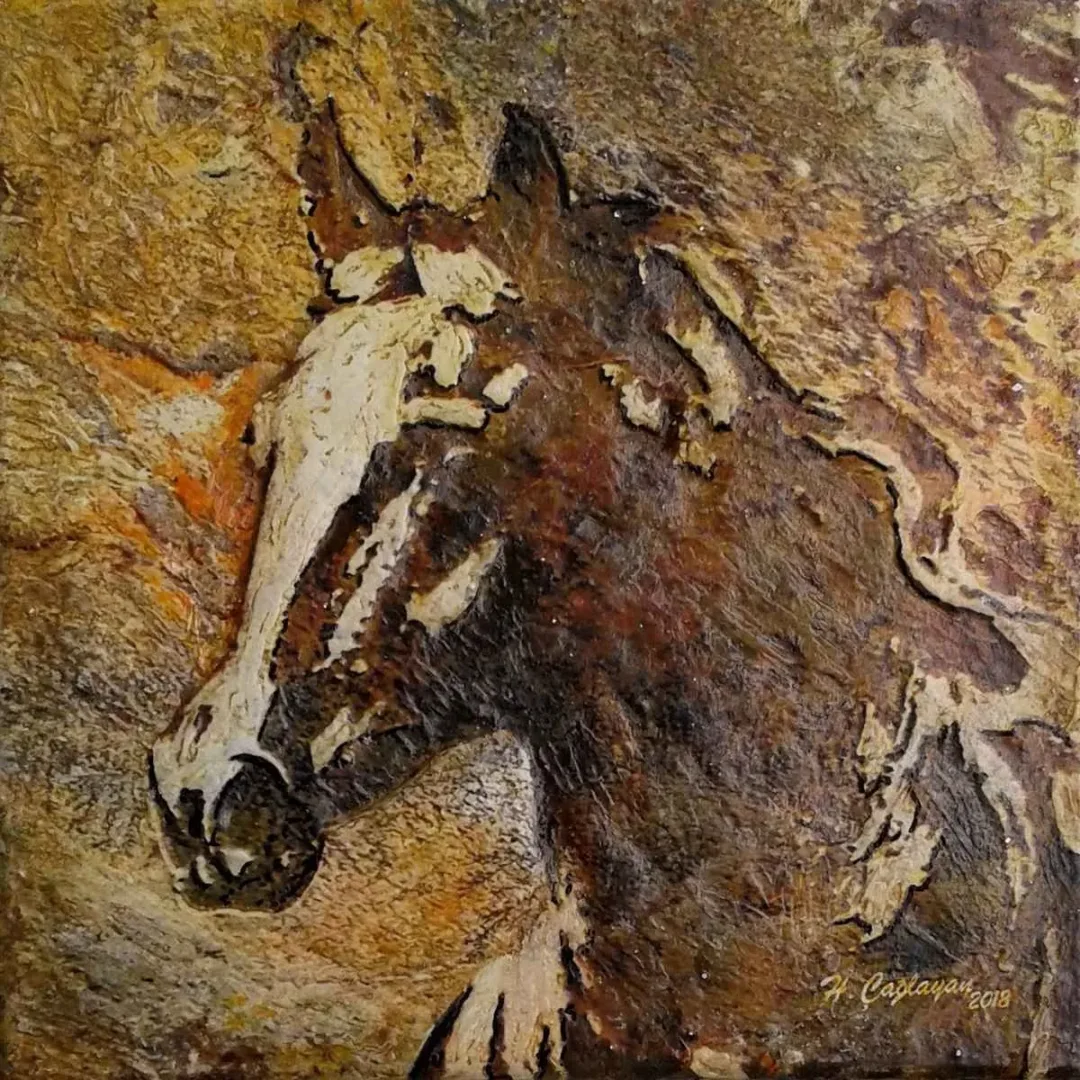 yakınlaştır "At Portresi" eseri HASAN ÇAĞLAYAN tarafından 2018 yılında 25x25 cm ölçülerinde Tuval üzeri karışık teknik tekniği ile yapılmıştır.