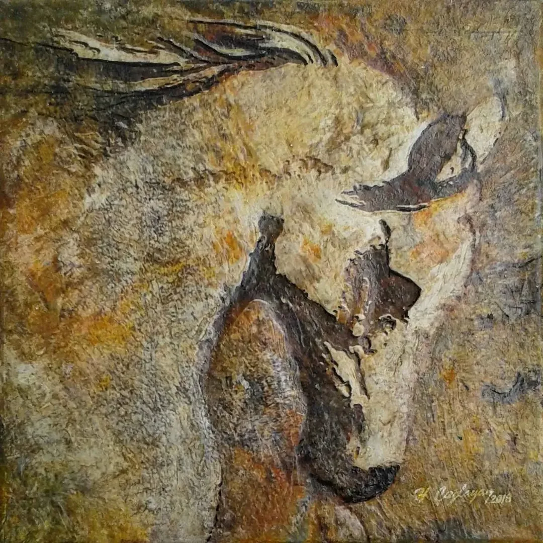 yakınlaştır "At Portresi" eseri HASAN ÇAĞLAYAN tarafından 2018 yılında 25x25 cm ölçülerinde Tuval üzeri karışık teknik tekniği ile yapılmıştır.