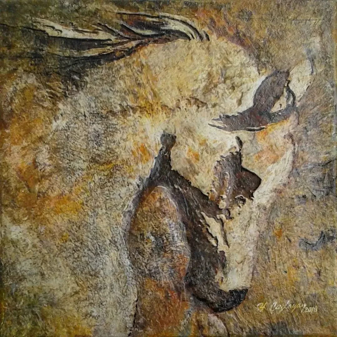 "At Portresi" eseri HASAN ÇAĞLAYAN tarafından 2018 yılında 25x25 cm ölçülerinde Tuval üzeri karışık teknik tekniği ile yapılmıştır.