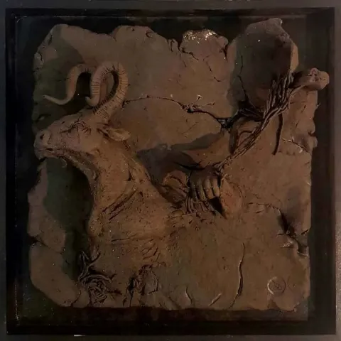BUĞRA ÖZER — 2018 Bu eser BUĞRA ÖZER tarafından 2018 yılında 25x25 cm ölçülerinde Seramik tekniği ile yapılmıştır.
