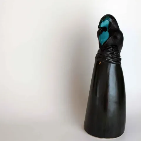 KOZA KURT KIRTAY — “Üç Güzeller 1”, 2018 "Üç Güzeller 1" eseri KOZA KURT KIRTAY tarafından 2018 yılında 28x6x9.5 cm ölçülerinde Seramik tekniği ile yapılmıştır.