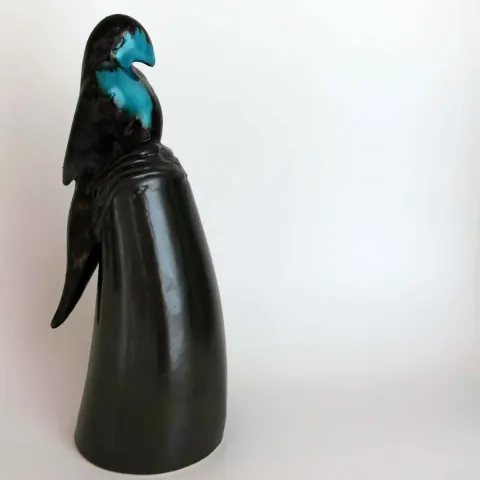 KOZA KURT KIRTAY — “Üç Güzeller 2”, 2018 "Üç Güzeller 2" eseri KOZA KURT KIRTAY tarafından 2018 yılında 27x7x9.5 cm ölçülerinde Seramik tekniği ile yapılmıştır.