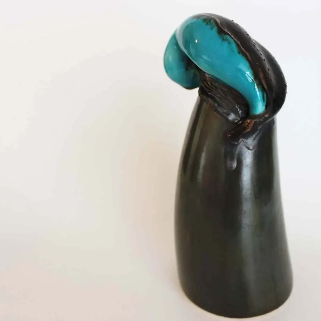 yakınlaştır "İsimsiz 1" eseri KOZA KURT KIRTAY tarafından 2018 yılında 26x7.5x9.5 cm ölçülerinde Seramik tekniği ile yapılmıştır.