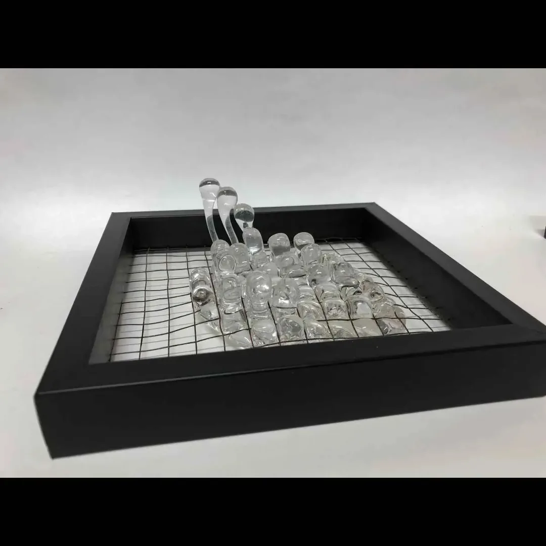 yakınlaştır "İsimsiz" eseri ECEM YILMAZ tarafından 2018 yılında 25x25x10 cm ölçülerinde Sıcak Cam Şekillendirme tekniği ile yapılmıştır.