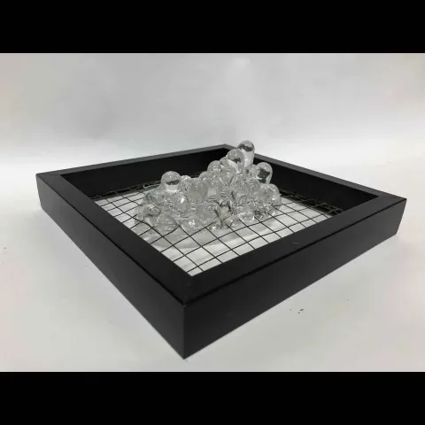 ECEM YILMAZ — 2018 Bu eser ECEM YILMAZ tarafından 2018 yılında 25x25x10 cm ölçülerinde Sıcak Cam Şekillendirme tekniği ile yapılmıştır.