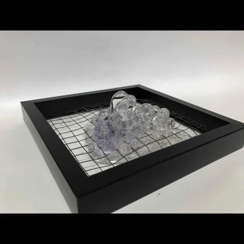 ECEM YILMAZ — 2018 Bu eser ECEM YILMAZ tarafından 2018 yılında 25x25x10 cm ölçülerinde Sıcak Cam Şekillendirme tekniği ile yapılmıştır.