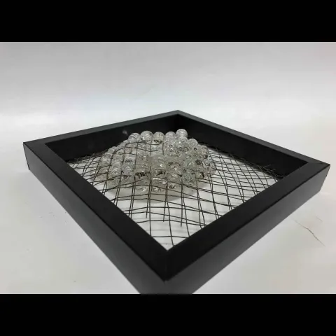 ECEM YILMAZ — 2018 Bu eser ECEM YILMAZ tarafından 2018 yılında 25x25x10 cm ölçülerinde Sıcak Cam Şekillendirme tekniği ile yapılmıştır.