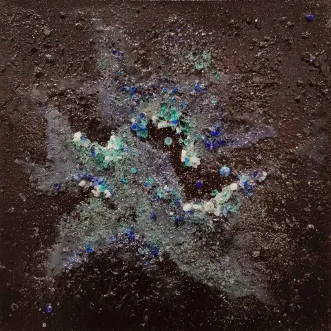 "Cosmos" eseri FİLİZ UZUNER tarafından 2018 yılında 25x25 cm ölçülerinde Tuval üzeri karışık teknik tekniği ile yapılmıştır.