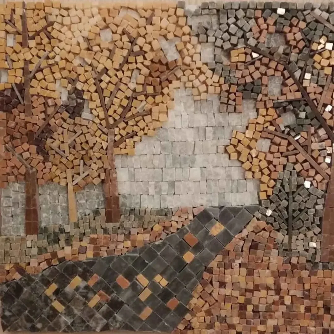 "İsimsiz" eseri HİLMİ TANRISEVER tarafından 2018 yılında 25x25 cm ölçülerinde Mermer Mozaik tekniği ile yapılmıştır.