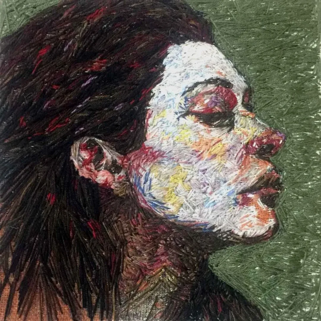 KÜBRA ARSLAN — 2018 Bu eser KÜBRA ARSLAN tarafından 2018 yılında 25x25 cm ölçülerinde Tuval üzeri iplik dokuma tekniği ile yapılmıştır.