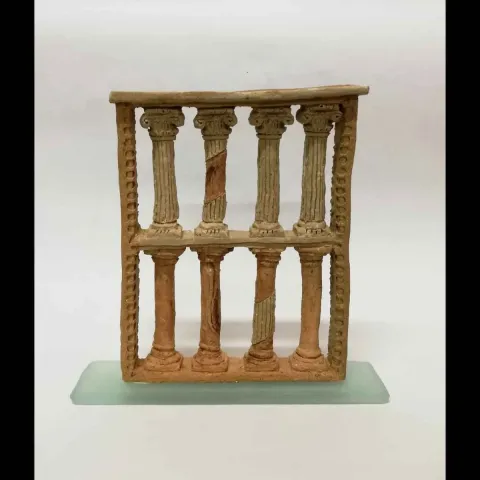 METE BAHTİYAR KARATAŞ — “Crossing the Column”, 2018 "Crossing the Column" eseri METE BAHTİYAR KARATAŞ tarafından 2018 yılında 24x15x6 cm ölçülerinde Elle Şekillendirme Stoneware tekniği ile yapılmıştır.