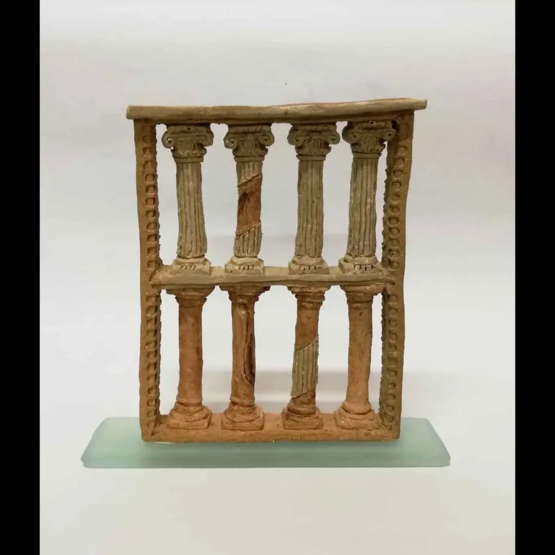 yakınlaştır "Crossing the Column" eseri METE BAHTİYAR KARATAŞ tarafından 2018 yılında 24x15x6 cm ölçülerinde Elle Şekillendirme Stoneware tekniği ile yapılmıştır.