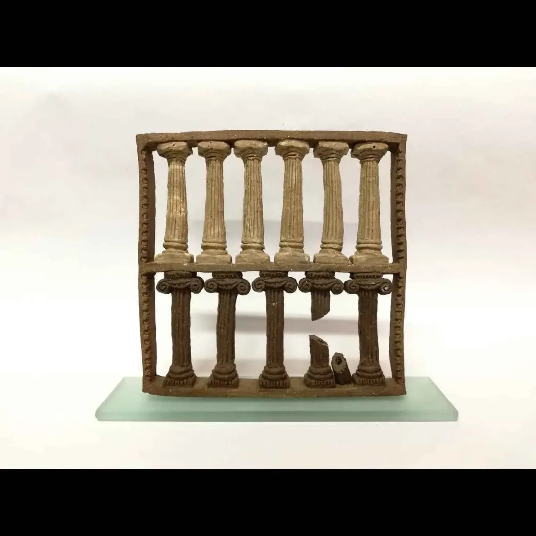 yakınlaştır "Rome" eseri METE BAHTİYAR KARATAŞ tarafından 2018 yılında 26x21x6 cm ölçülerinde Elle Şekillendirme Stoneware tekniği ile yapılmıştır.