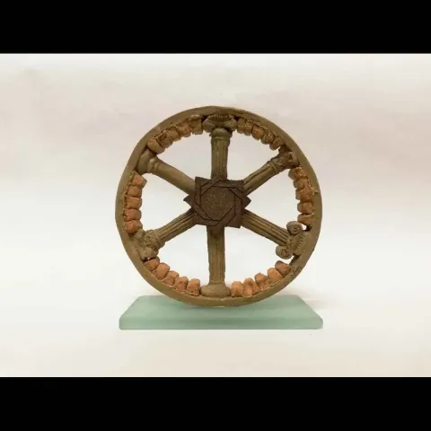 METE BAHTİYAR KARATAŞ — “Jewish Column”, 2018 "Jewish Column" eseri METE BAHTİYAR KARATAŞ tarafından 2018 yılında 20x21x6 cm ölçülerinde Elle Şekillendirme Stoneware tekniği ile yapılmıştır.