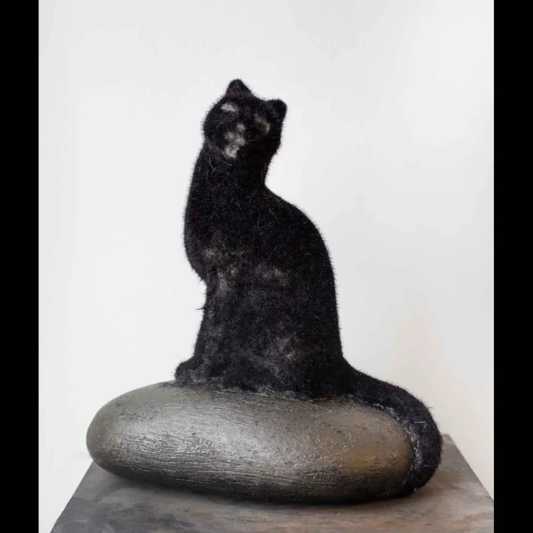NECMETTİN YAĞCI — 2018 Bu eser NECMETTİN YAĞCI tarafından 2018 yılında 21x12x22 cm ölçülerinde Polyester Döküm Karışık Teknik tekniği ile yapılmıştır.