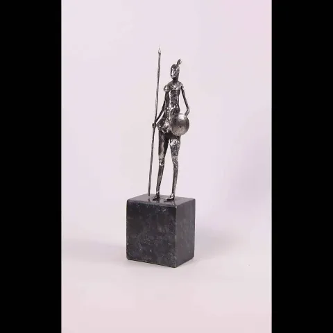 Bu eser ÖZER AKTAŞ tarafından 2018 yılında Demir yontu tekniği ile yapılmıştır.