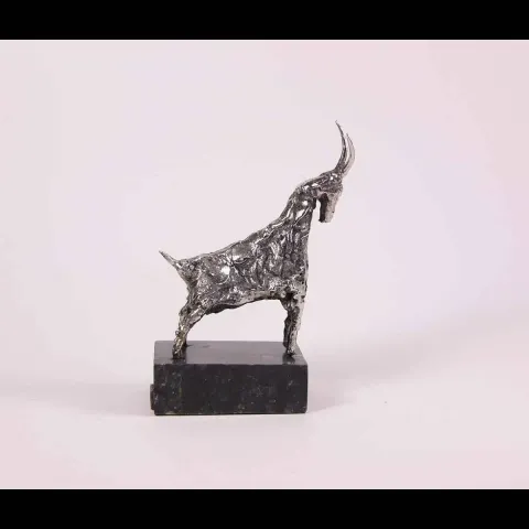 Bu eser ÖZER AKTAŞ tarafından 2018 yılında Demir yontu tekniği ile yapılmıştır.