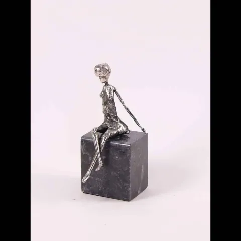 Bu eser ÖZER AKTAŞ tarafından 2018 yılında Demir yontu tekniği ile yapılmıştır.
