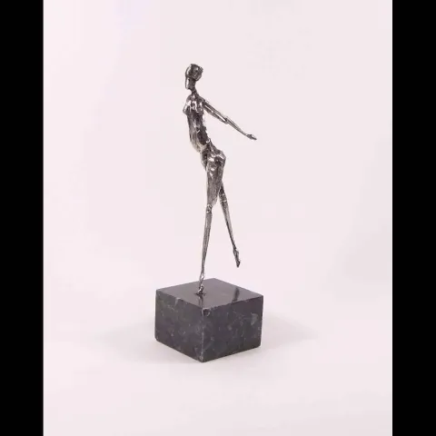 Bu eser ÖZER AKTAŞ tarafından 2018 yılında Demir yontu tekniği ile yapılmıştır.