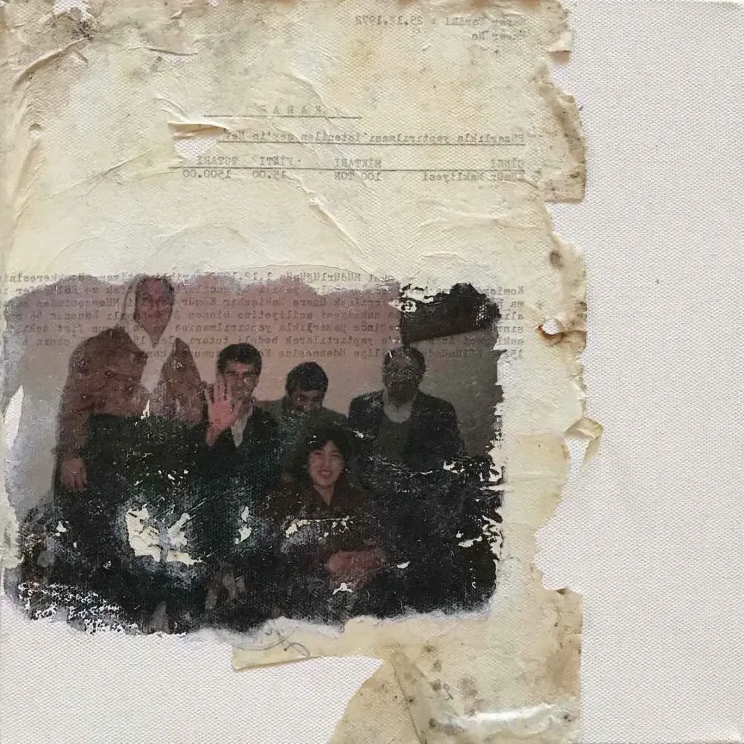 SUNA ÖZBAHAR — 2018 Bu eser SUNA ÖZBAHAR tarafından 2018 yılında 25x25 cm ölçülerinde Tuval üzeri Transfer Baskı tekniği ile yapılmıştır.