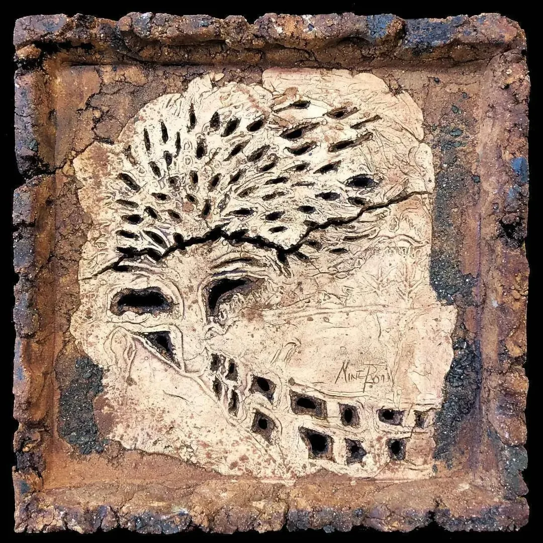 "yol" eseri MİNE POYRAZ tarafından 2018 yılında 25x25 cm ölçülerinde Seramik tekniği ile yapılmıştır.