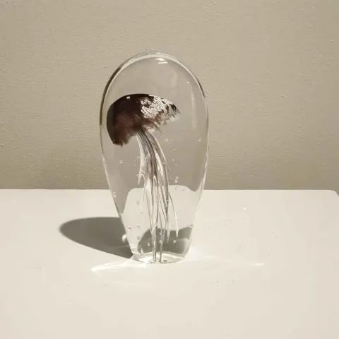 UFUK AKBEY — 2018 Bu eser UFUK AKBEY tarafından 2018 yılında 25x12x5 cm ölçülerinde Cam tekniği ile yapılmıştır.