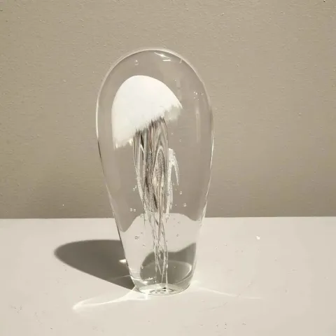 UFUK AKBEY — 2018 Bu eser UFUK AKBEY tarafından 2018 yılında 25x12x5 cm ölçülerinde Cam tekniği ile yapılmıştır.