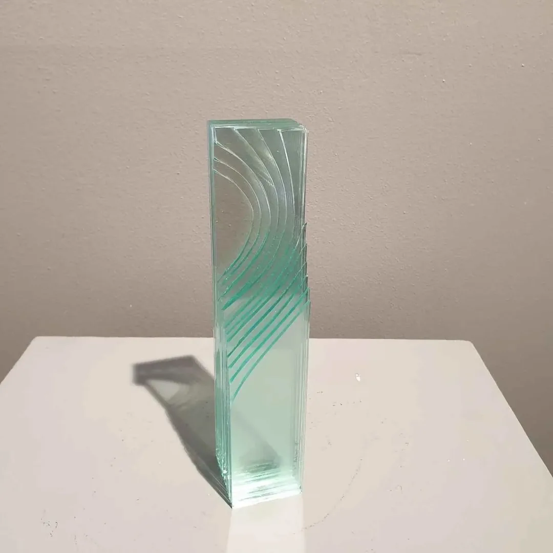 "İsimsiz" eseri MURAT PAKTUR tarafından 2018 yılında 25x8x8 cm ölçülerinde Cam tekniği ile yapılmıştır.
