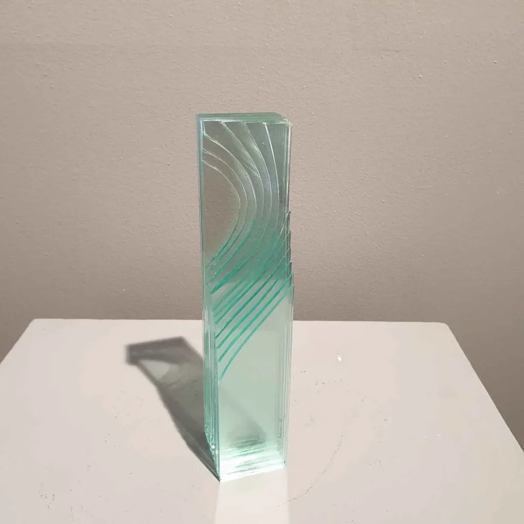 "İsimsiz" eseri MURAT PAKTUR tarafından 2018 yılında 25x8x8 cm ölçülerinde Cam tekniği ile yapılmıştır.
