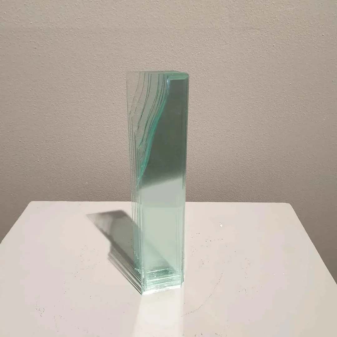 "İsimsiz" eseri MURAT PAKTUR tarafından 2018 yılında 25x8x8 cm ölçülerinde Cam tekniği ile yapılmıştır.