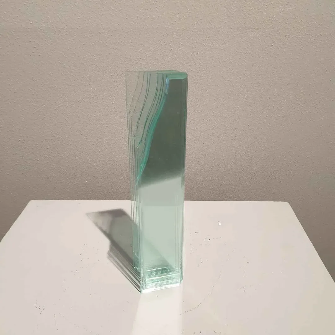 "İsimsiz" eseri MURAT PAKTUR tarafından 2018 yılında 25x8x8 cm ölçülerinde Cam tekniği ile yapılmıştır.