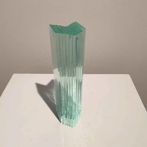 MURAT PAKTUR — 2018 Bu eser MURAT PAKTUR tarafından 2018 yılında 25x8x8 cm ölçülerinde Cam tekniği ile yapılmıştır.