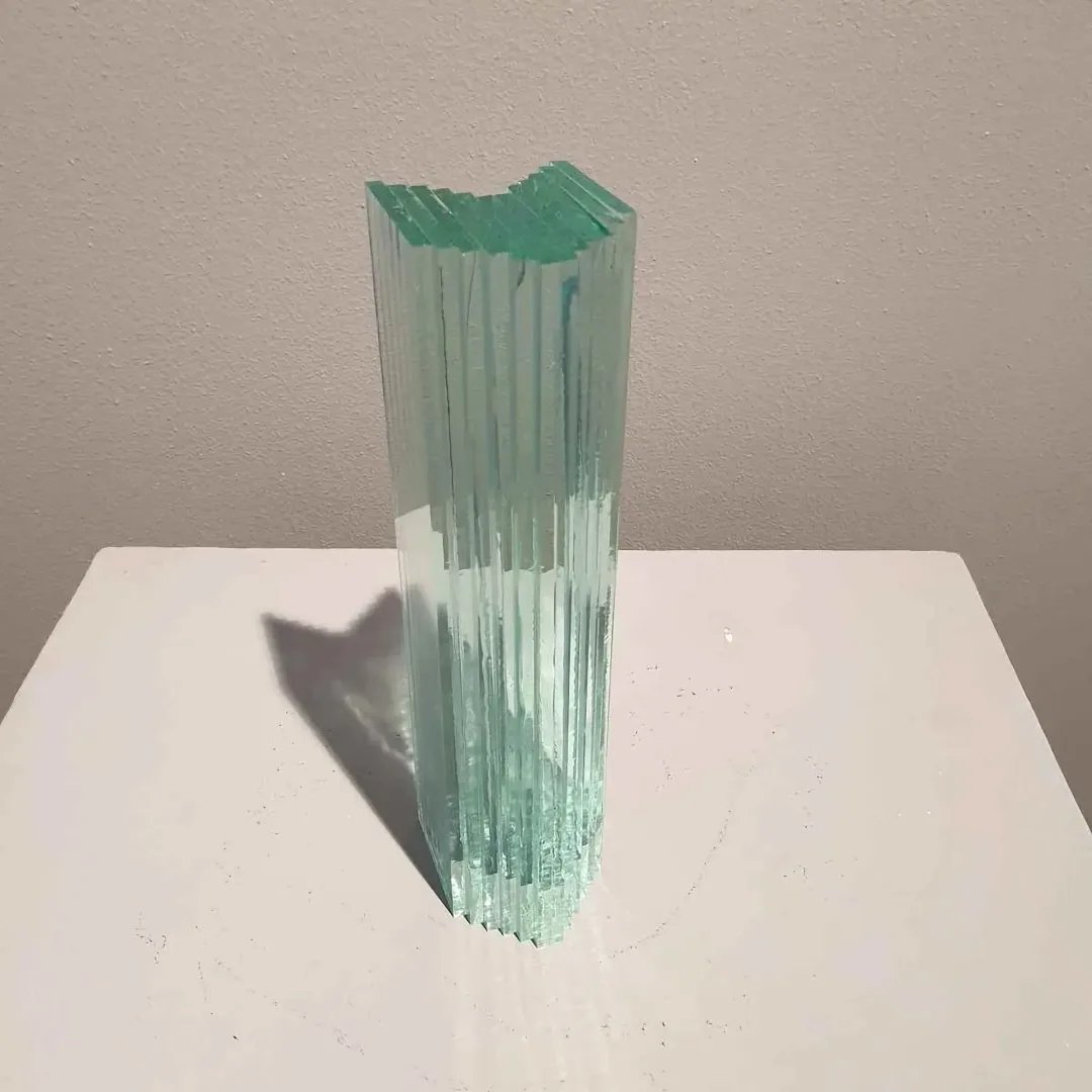 yakınlaştır "İsimsiz" eseri MURAT PAKTUR tarafından 2018 yılında 25x8x8 cm ölçülerinde Cam tekniği ile yapılmıştır.