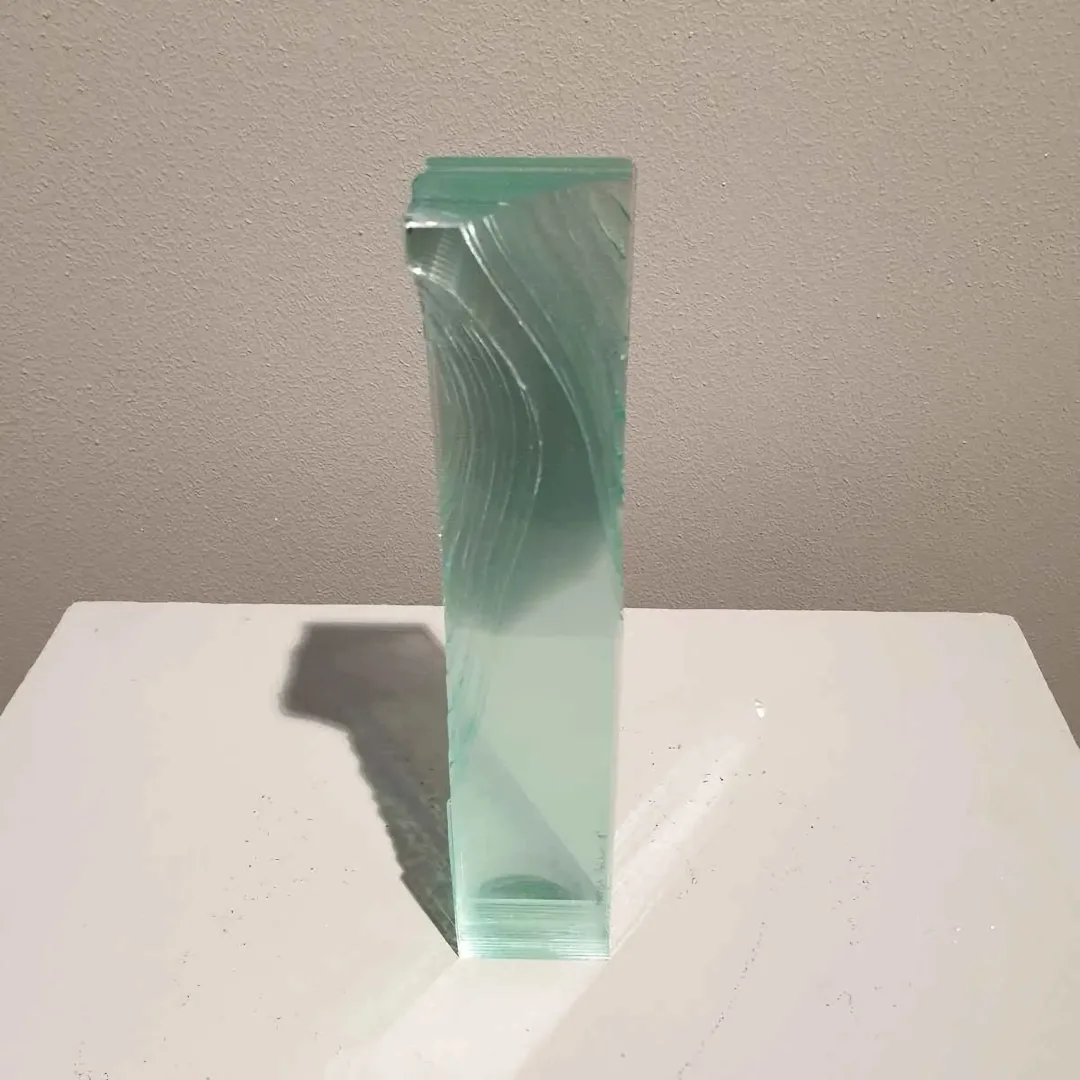 "İsimsiz" eseri MURAT PAKTUR tarafından 2018 yılında 25x8x8 cm ölçülerinde Cam tekniği ile yapılmıştır.