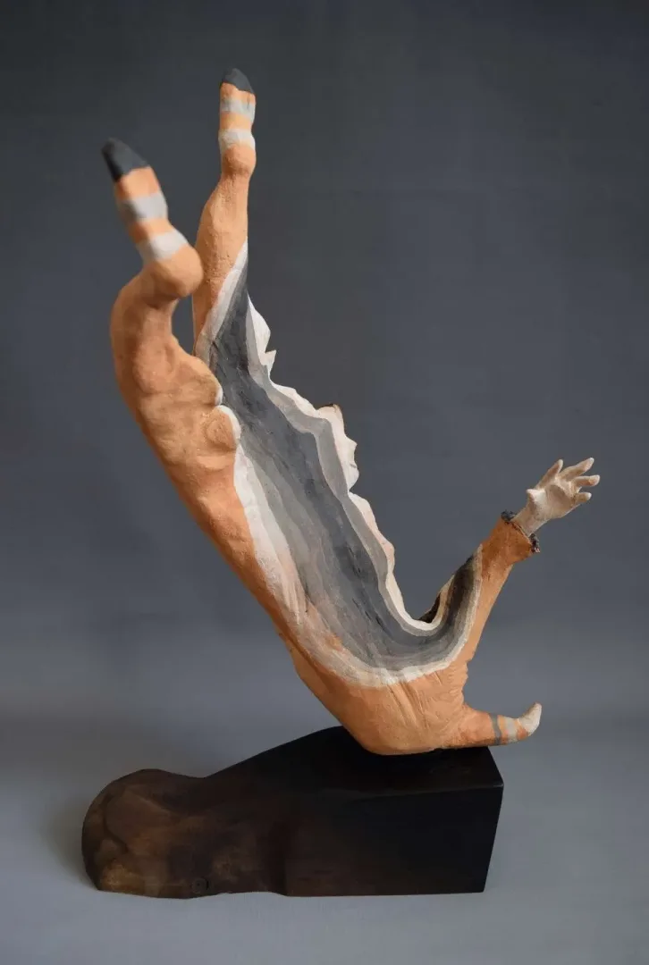yakınlaştır "Düşen" eseri ALİ CİHAN KAYALIOĞLU tarafından 2017 yılında 46x29x28 cm ölçülerinde Seramik Elle Şekillendirme tekniği ile yapılmıştır.