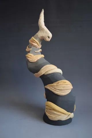 "Hayal" eseri ALİ CİHAN KAYALIOĞLU tarafından 2016 yılında 49.5x11.5x23.5 cm ölçülerinde Seramik Elle Şekillendirme tekniği ile yapılmıştır.